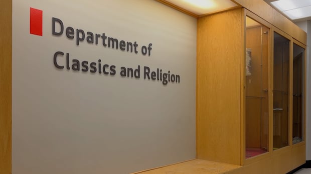U of C folding classics, religion department as school faces multimillion-dollar budget shortfall