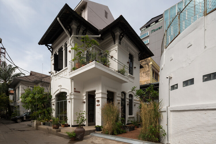 Everyday Heritage: 10 Vietnamese Coffee Shops Reviving Small-Scale Traditional Buildings - Image 16 of 29