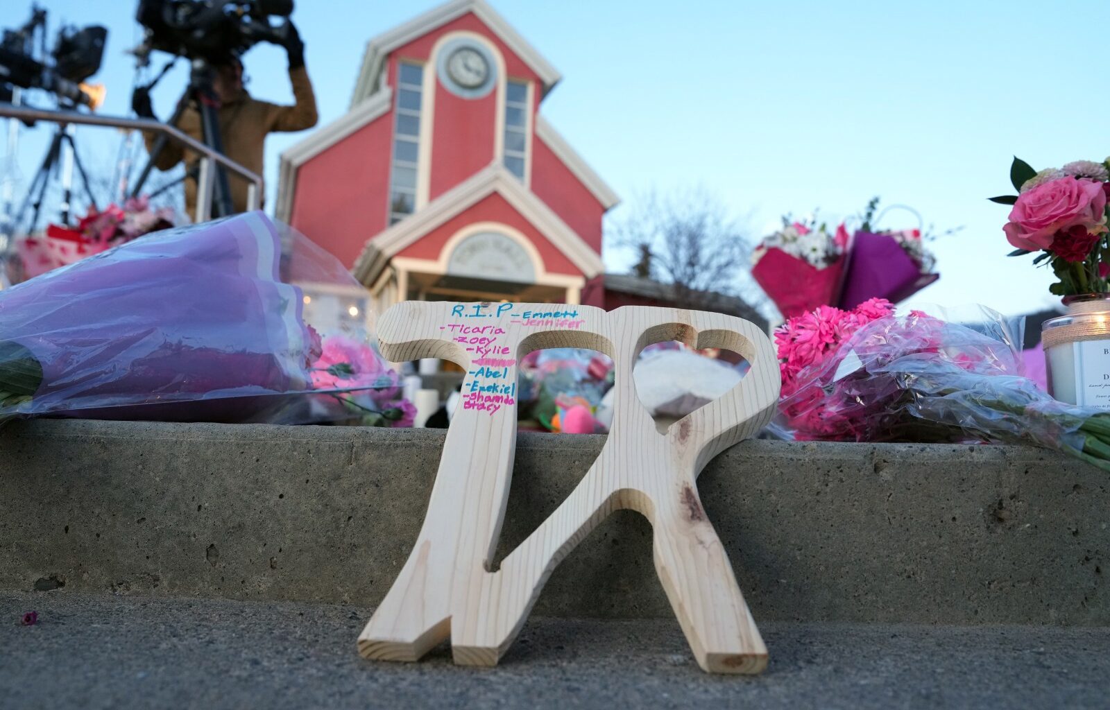 RCMP investigating threats online and in Tumbler Ridge, B.C., after shootings – Winnipeg Free Press