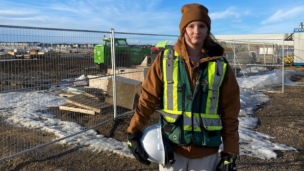 Edmonton woman frustrated by 18-month battle with Equifax and TransUnion to fix credit rating