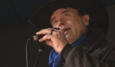 Country singer Corb Lund relaunches provincewide petition to ban new coal mining in Alberta's eastern slopes