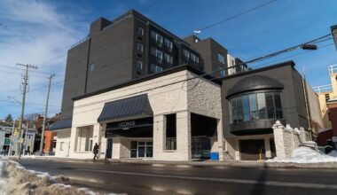 City poised to buy vacant downtown hotel to house families