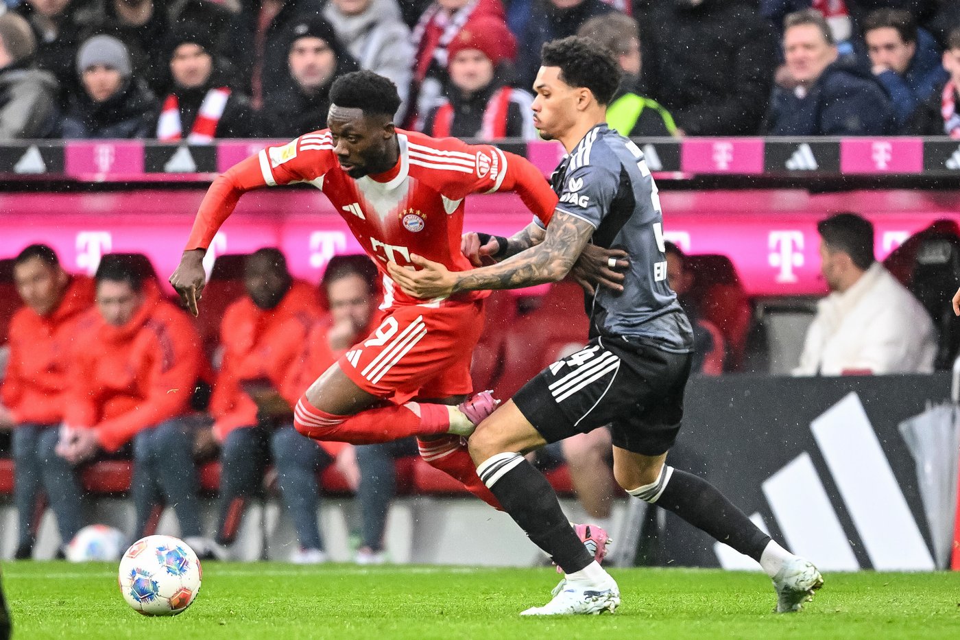 Canada Soccer says it’s in close contact with Bayern about Alphonso Davies injury | NanaimoNewsNOW