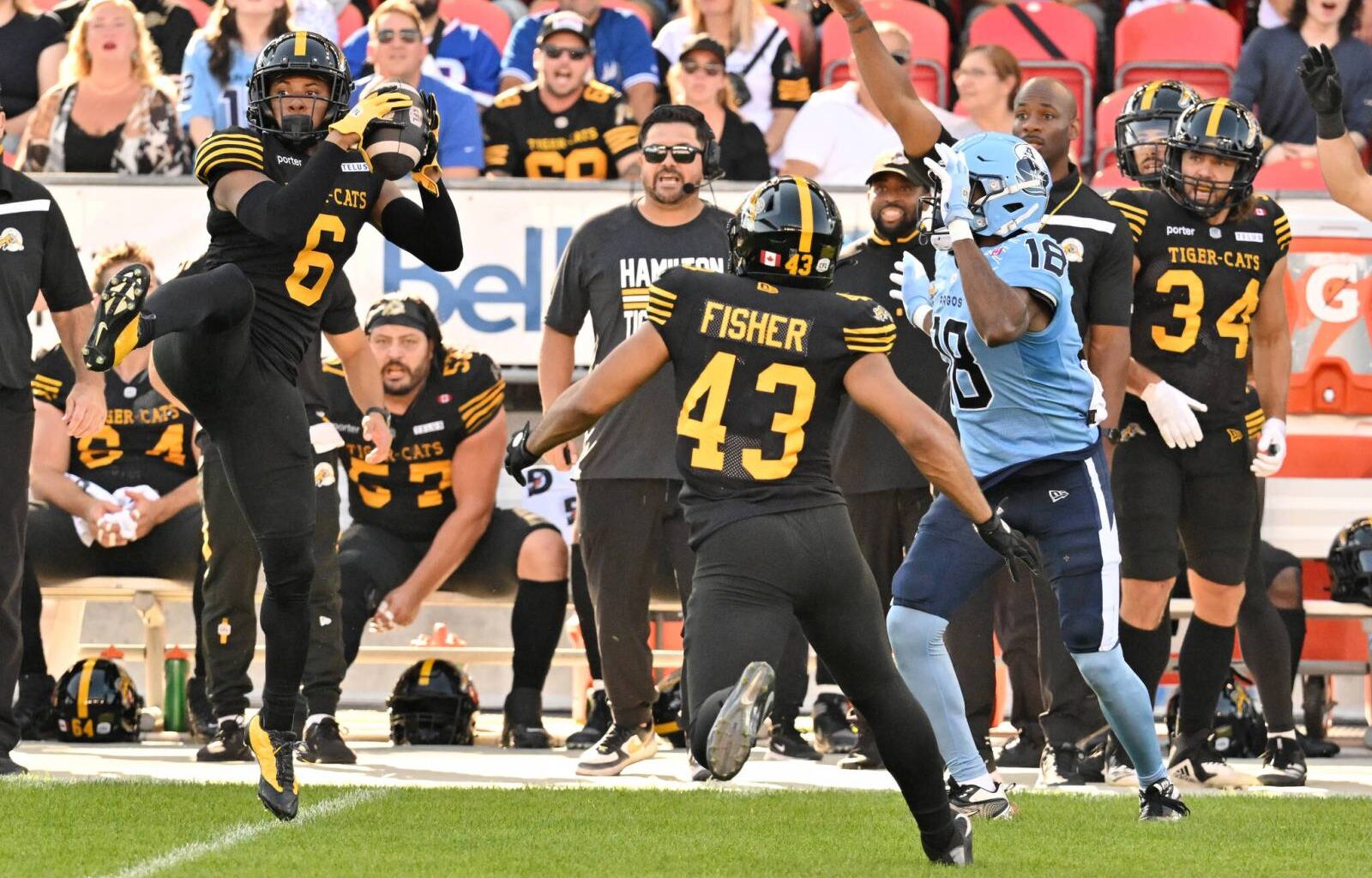 Blue and Gold serving Moxey – Winnipeg Free Press