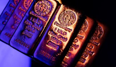 Gold Pulls Back After Four-Day Ascent as Asian Traders Return