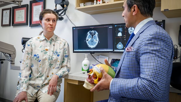 Ukrainian eye doctor training in Calgary to better help wounded