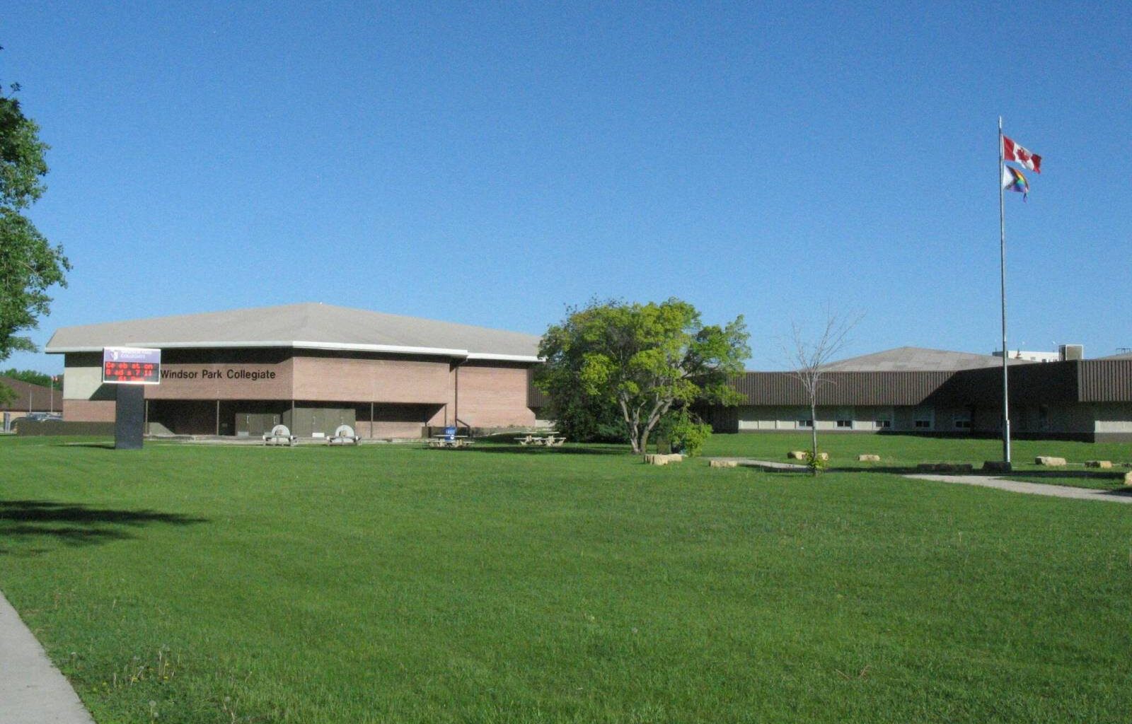 Windsor Park Collegiate cancels in-person classes Wednesday because of threat – Winnipeg Free Press