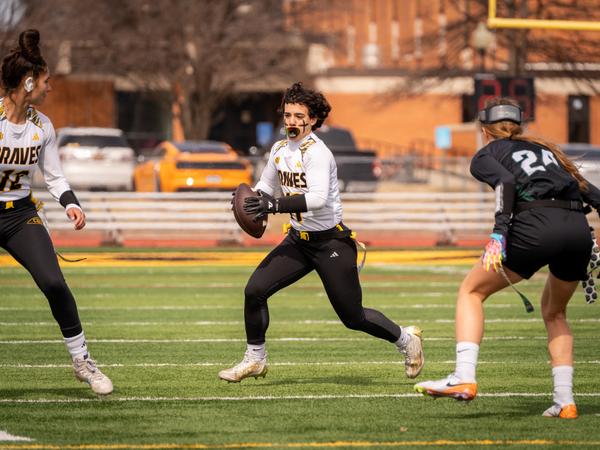 (1) Women's Flag Moves Past Wingate, 26-20