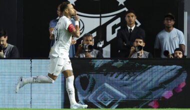 Neymar shushes critics after first goals in Santos return