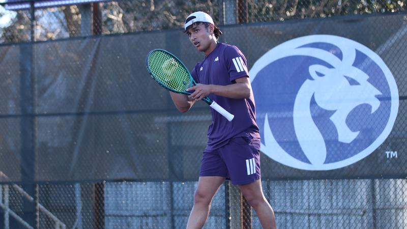 Men’s Tennis extends win streak against EKU, 4-1