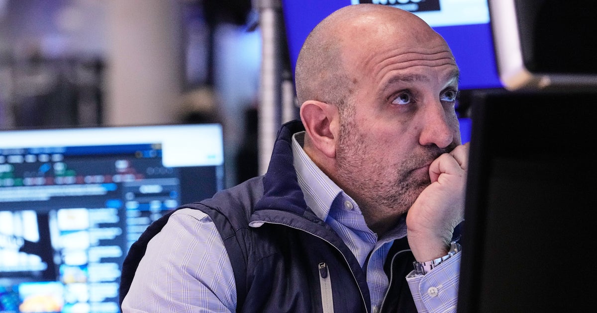 U.S. Stocks Sink, Oil Prices Rise As Inflation, AI, War Worries Hit Wall Street