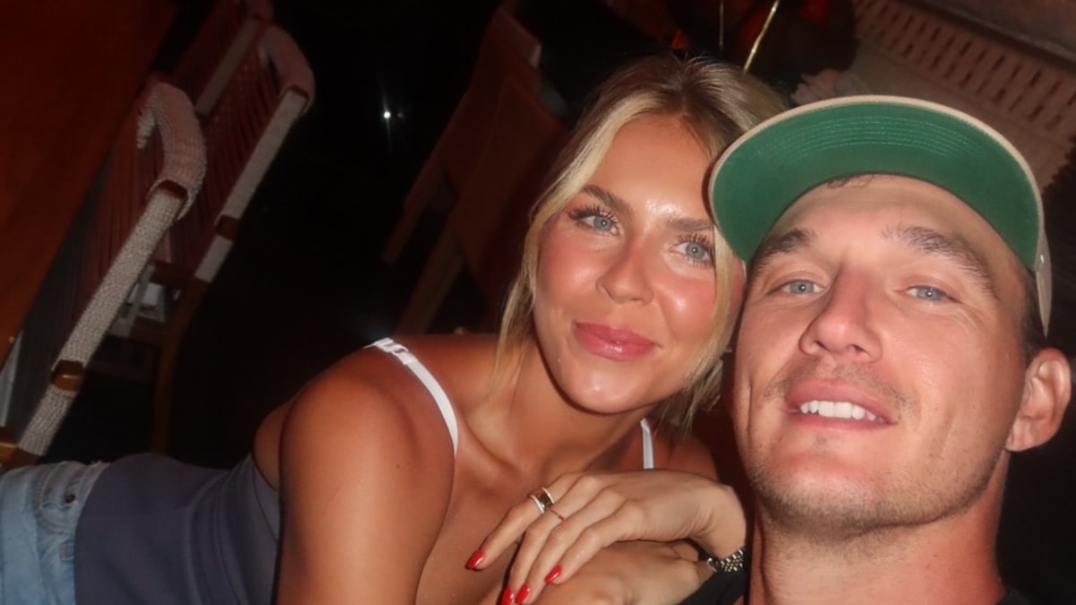 Tyler Cameron & Girlfriend Tate Re-Watch His ‘Bachelorette’ Fantasy Suite Together: ‘You’re Nasty’