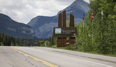 Calgary teen skier dead, another survives after avalanche near ski hill