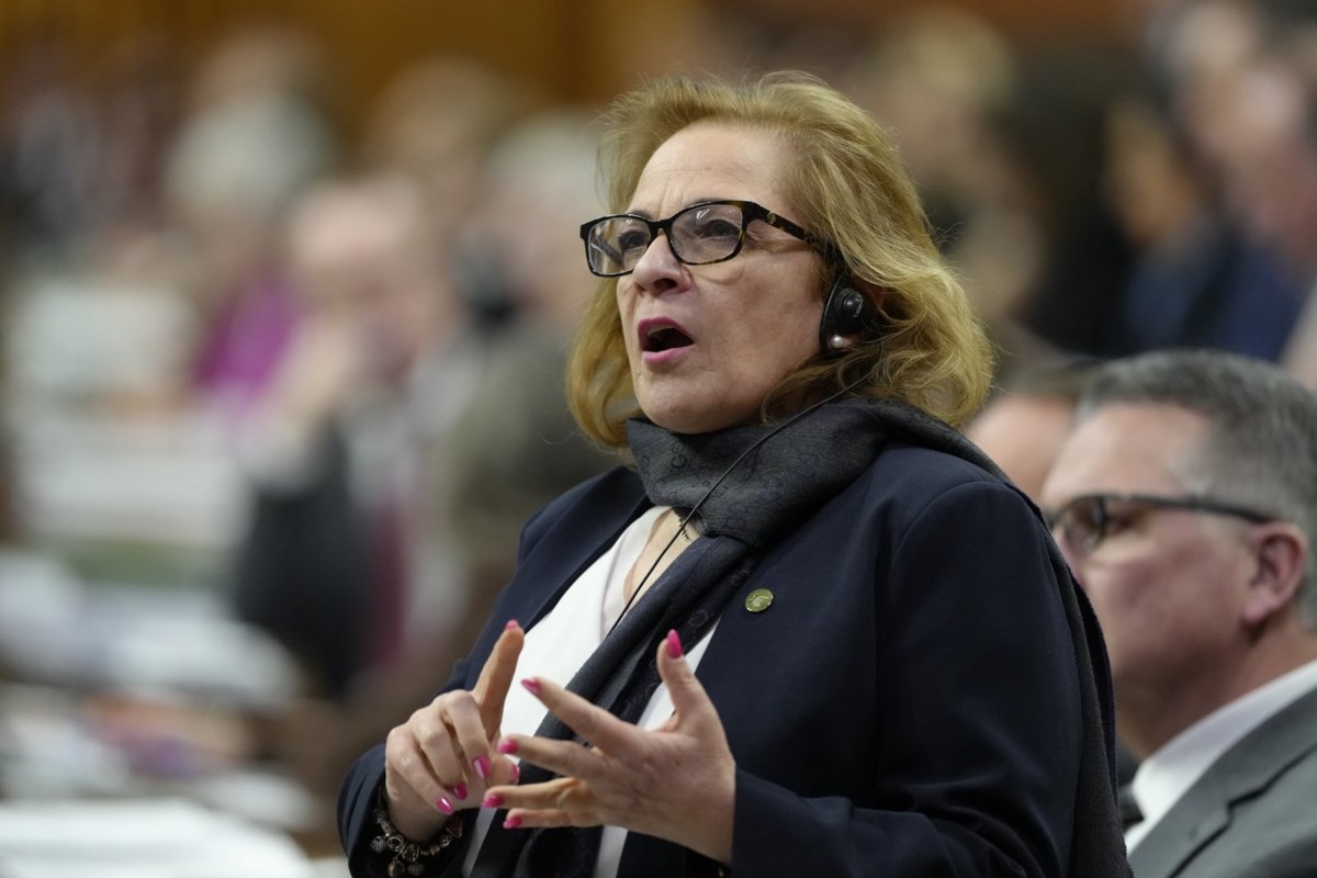 Ottawa extends express immigration entry to researchers, military applicants