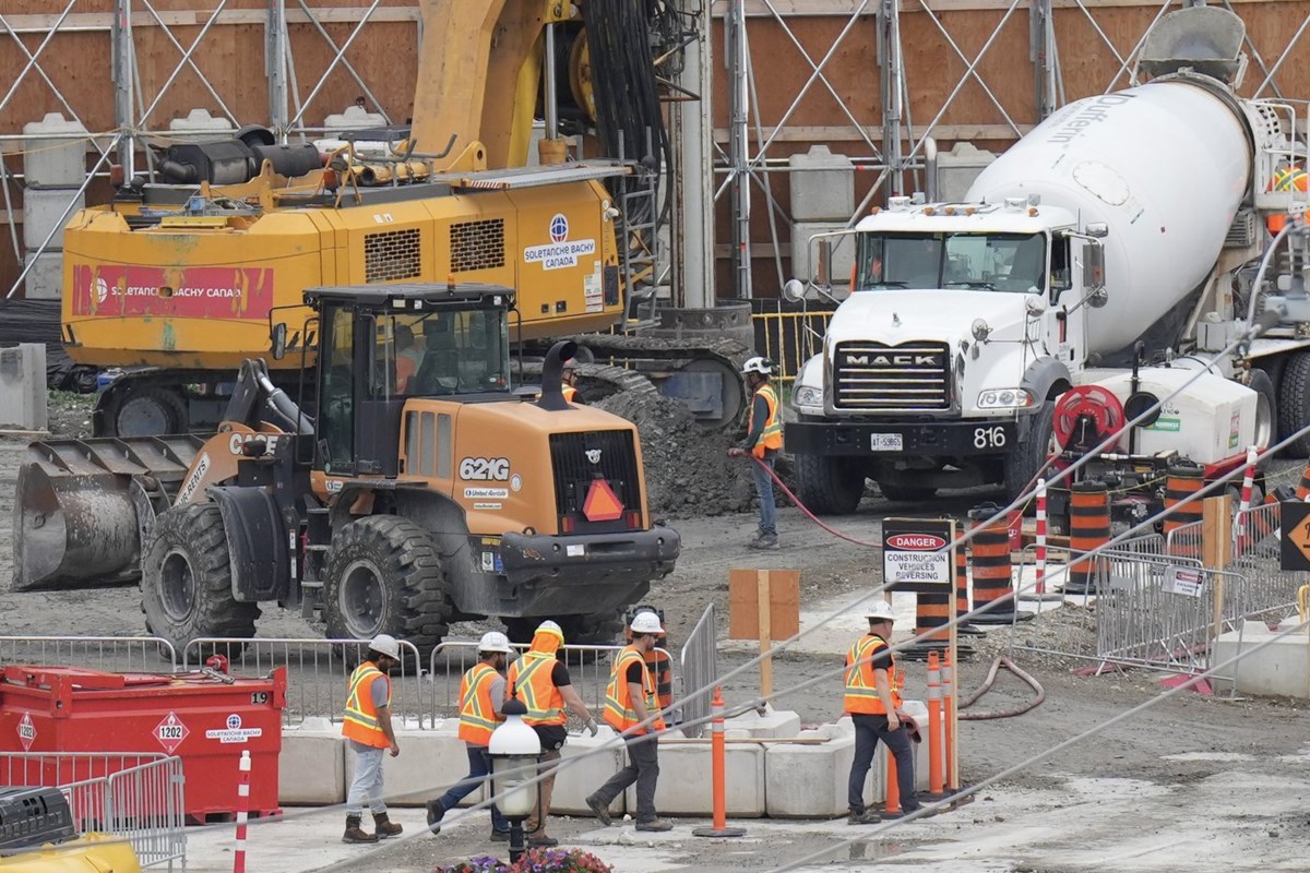 Province will not commit to opening date on new subway line in Toronto