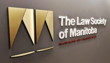 Winnipeg lawyer suspended indefinitely after 'dishonest' request for money from former client: decision