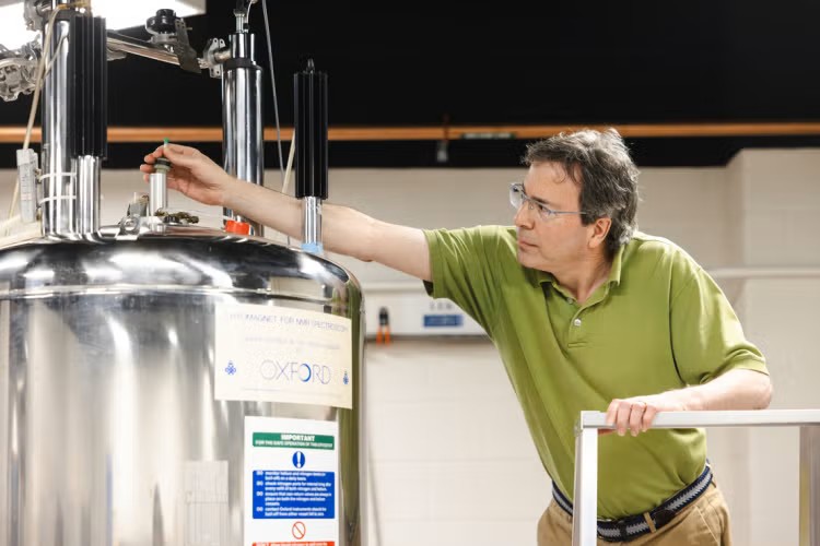 Lewis Kay feeds protein molecules.