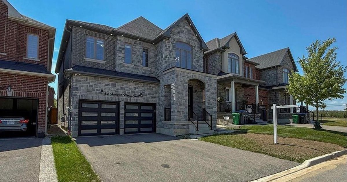 Ontario home sold at $760,000 loss from its 2022 price