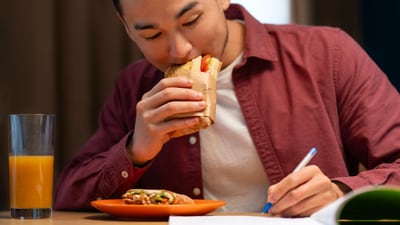 During exam season, many students end up stress eating. (Picture credit: Freepik)