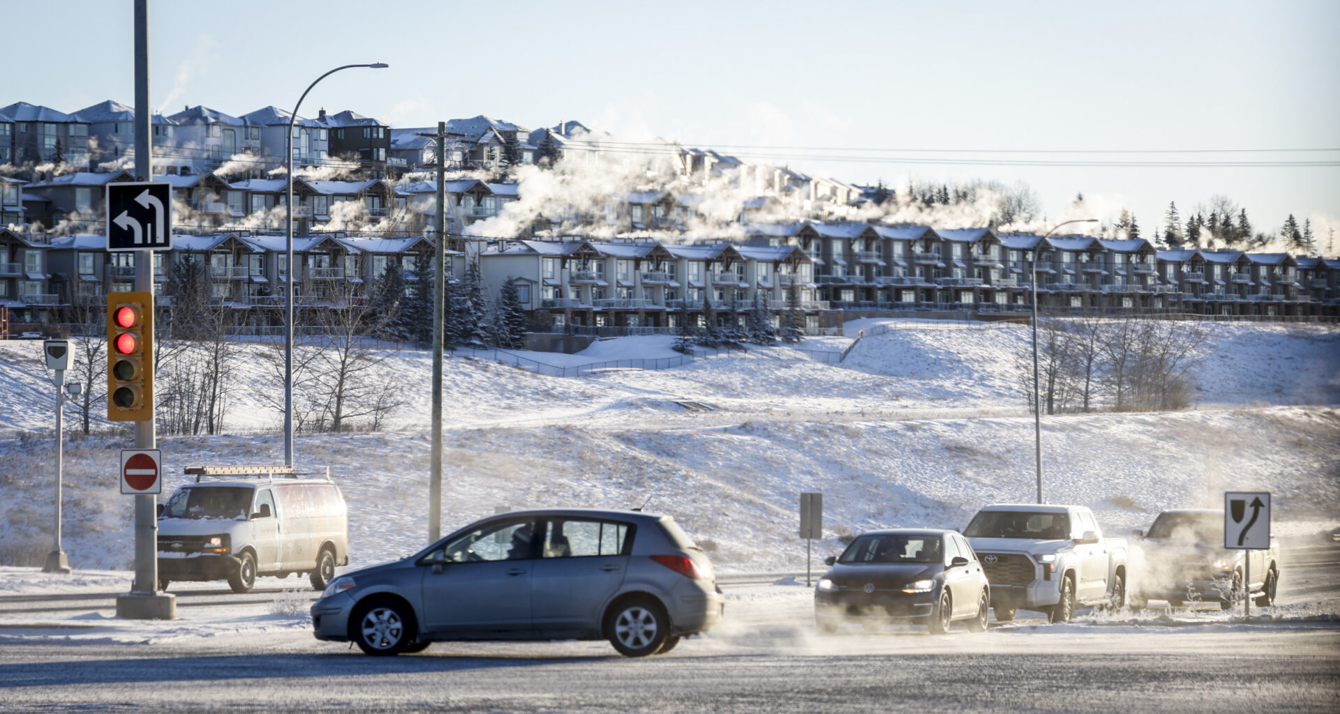 Winter makes comeback as storm warning hits Calgary