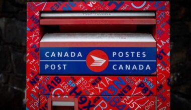 Ottawa gives Canada Post a $1.01-billion loan amid ongoing financial struggles - National