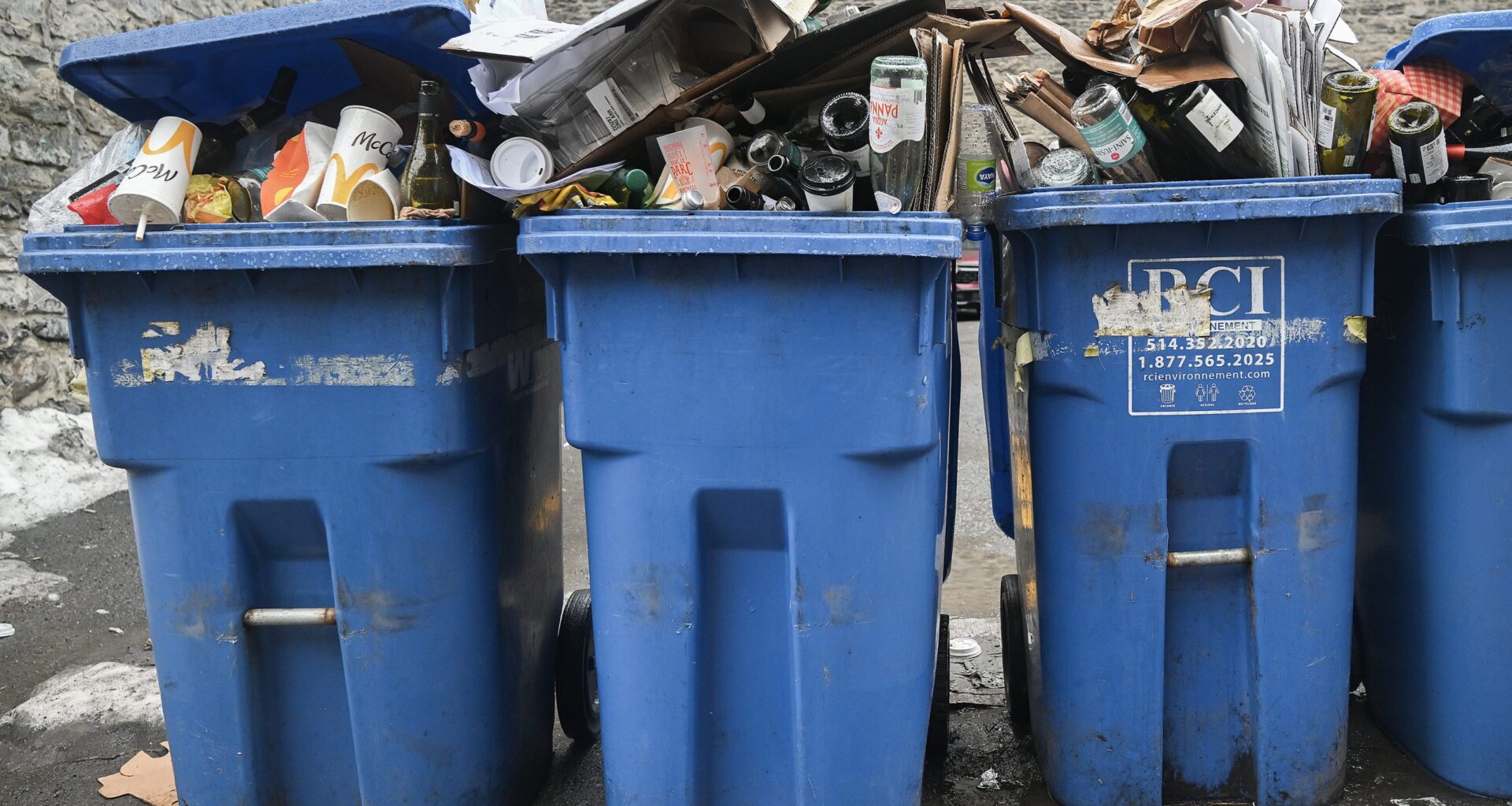 Associations denounce reform of Quebec's selective collection system