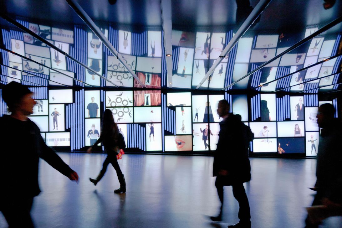 In Montreal, the city's RÉSO network connects to places including the Espace culturel Georges-Émile-Lapalme in the Place des Arts. Montreal's underground complex is now the world's largest.