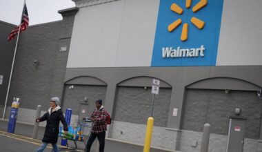 Walmart, economic data await investors confronting AI 'whack-a-mole'