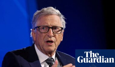 Bill Gates apologizes to foundation staff for Jeffrey Epstein ties | Bill Gates