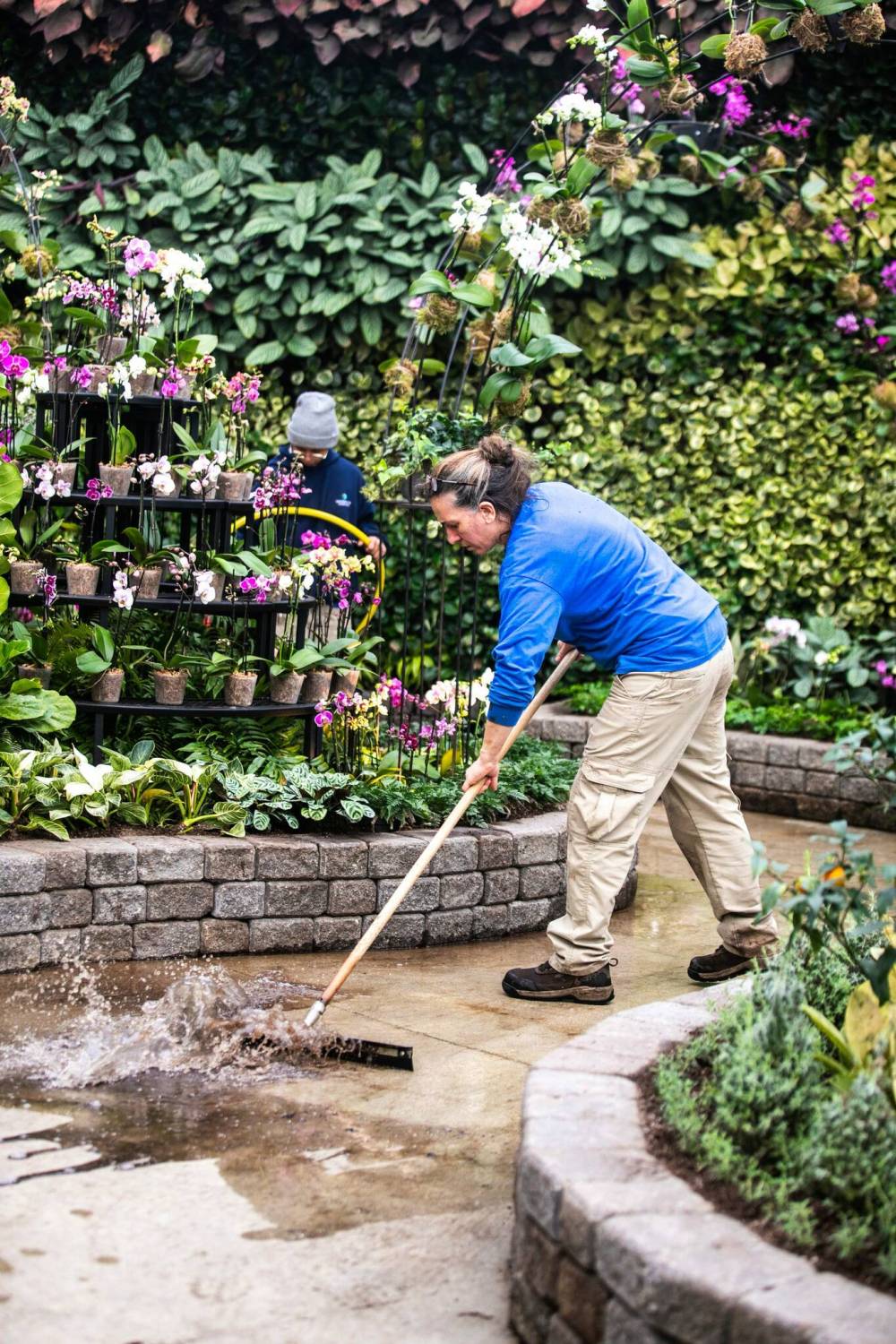 MIKAELA MACKENZIE / FREE PRESS
Euguenia Druyet Zoubareva cleans pathways in preparation of re-opening.