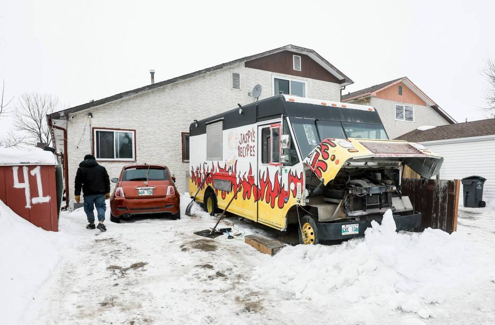 JOHN WOODS / FREE PRESS
A food truck sits parked behind a house on Dexter Street in Tyndall Park on Tuesday.