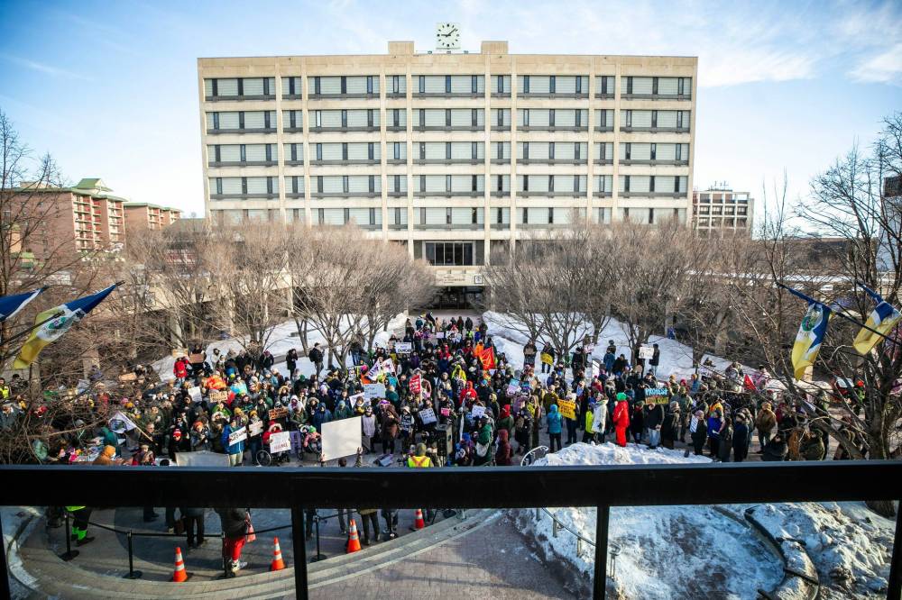 Hundreds rally at City Hall on Tuesday opposing a proposed bylaw restricting “nuisance” demonstrations. (Mikaela Mackenzie / Free Press)