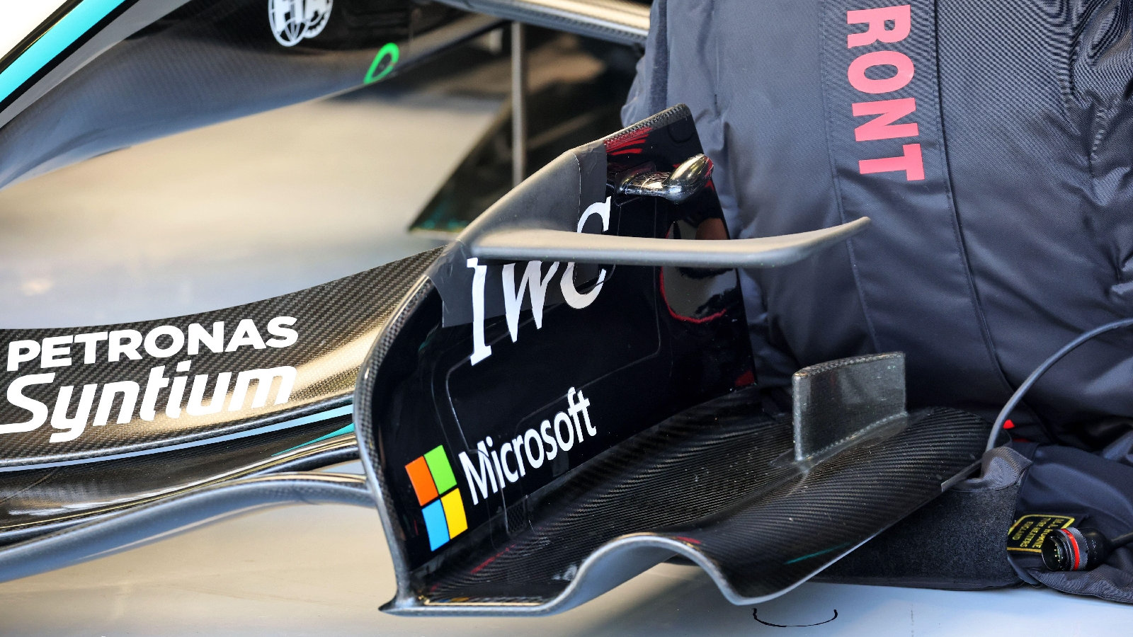 Mercedes W17 front wing diveplane