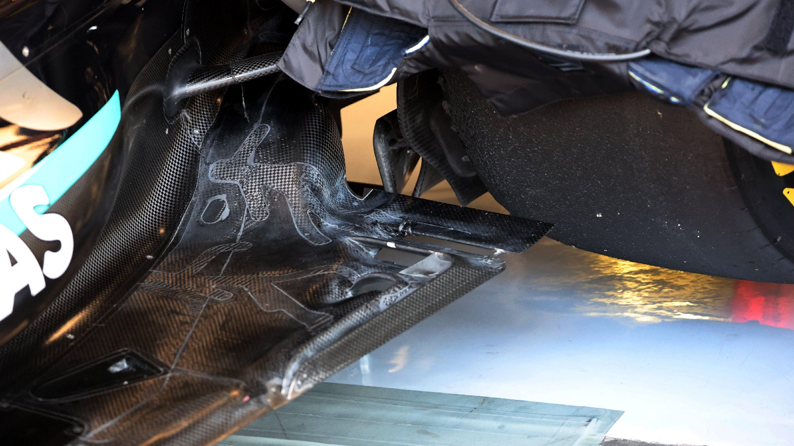 Mercedes W17 tyre spat region