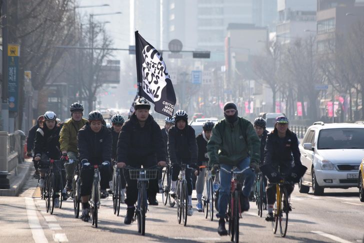 Cyclists pass Samgakji Station during a Critical Mass ride in Seoul, Jan. 17. Courtesy of Bereket Alemayehu