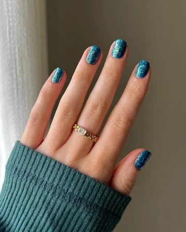 Instagram/@danaturenails