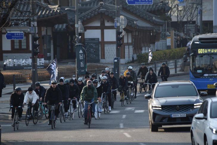 Cyclists ride past the Seoul Museum of Korean Folk Music during a Critical Mass ride in Seoul, Jan. 17. Courtesy of Bereket Alemayehu