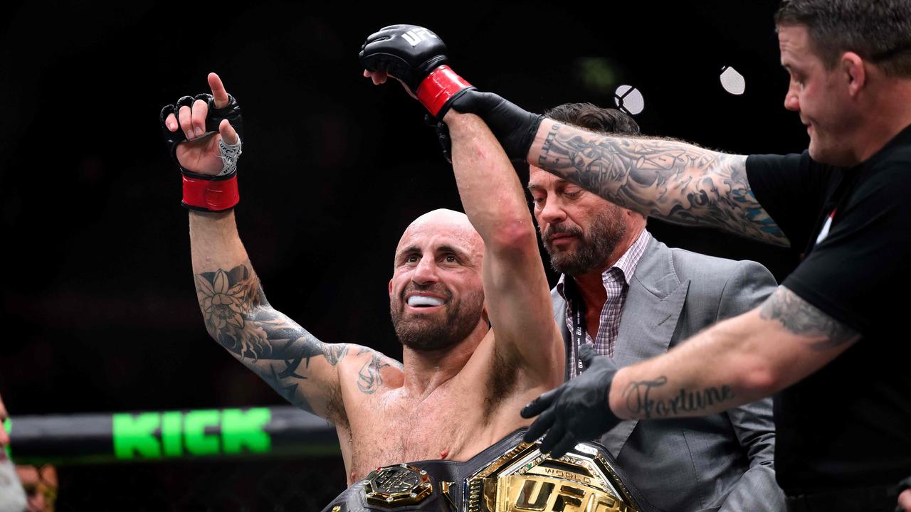 Alex Volkanovski named greatest featherweight by Islam Makhachev