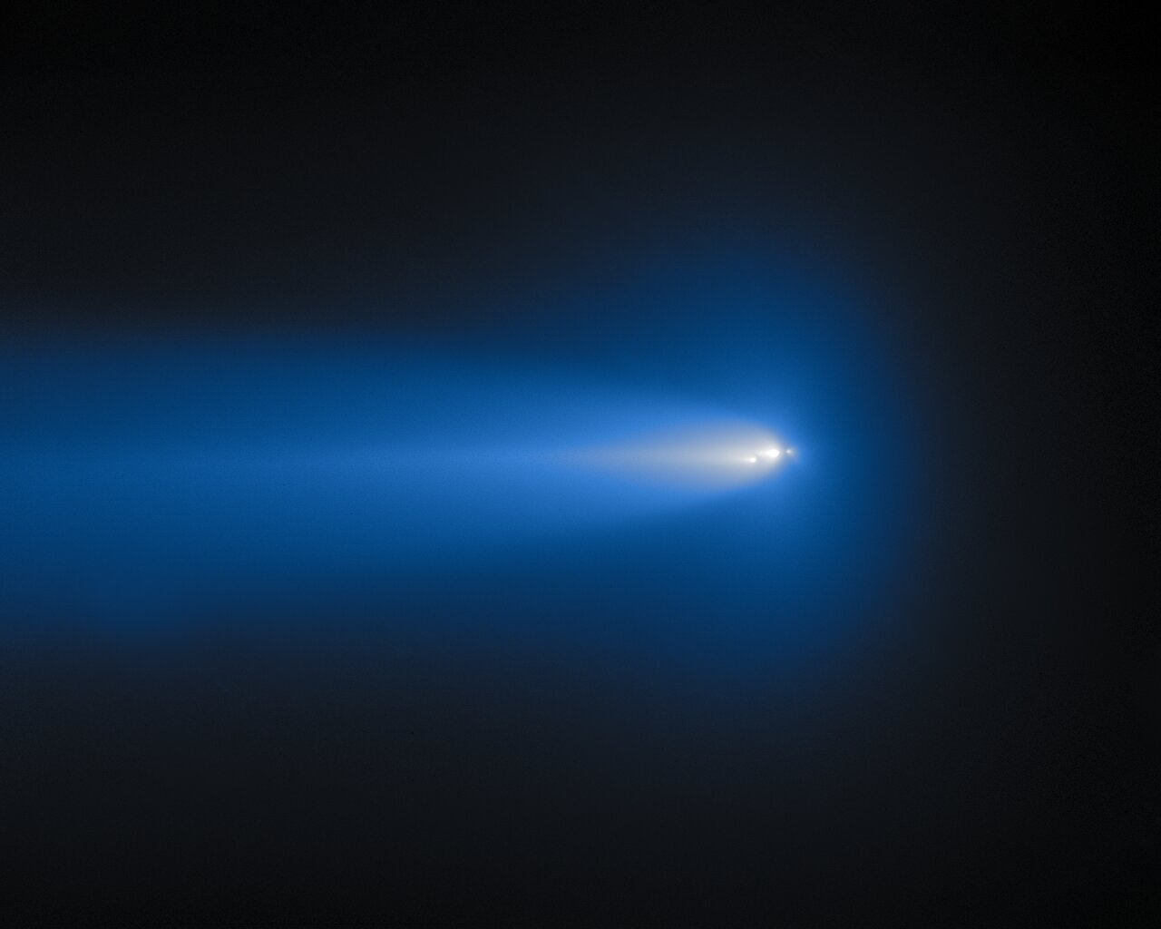 The full view of the breaking-apart comet