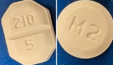 MAR-Amlodipine 5 mg tablets are white to off-white and 8-sided and Midodrine 2.5 mg tablets are white, round, and marked with &lsquo;M2&rsquo; on one side and have a line across the middle on the other side. (Health Canada)