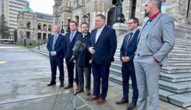 B.C. Conservative leadership hopeful Peter Milobar stands at the mic with the five MLAs who have endorsed his candidacy behind him. (Mark Page/Black Press Media)