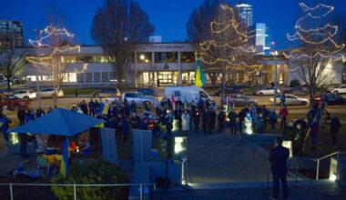 Candlelight vigil in Kelowna on fourth anniversary of Russian invasion of Ukraine, Feb. 24, 2025. (Ty Lim/Kelowna Capital News)