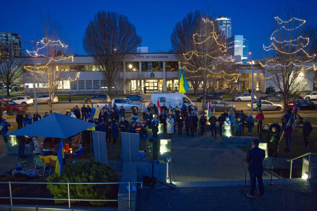 Candlelight vigil in Kelowna on fourth anniversary of Russian invasion of Ukraine, Feb. 24, 2025. (Ty Lim/Kelowna Capital News)