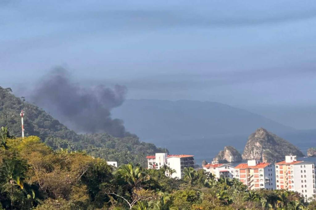 Smoke rises in Puerto Vallarta following cartel attacks in the city on Sunday, Feb. 22, 2026. (Jeremy Alexander photo)