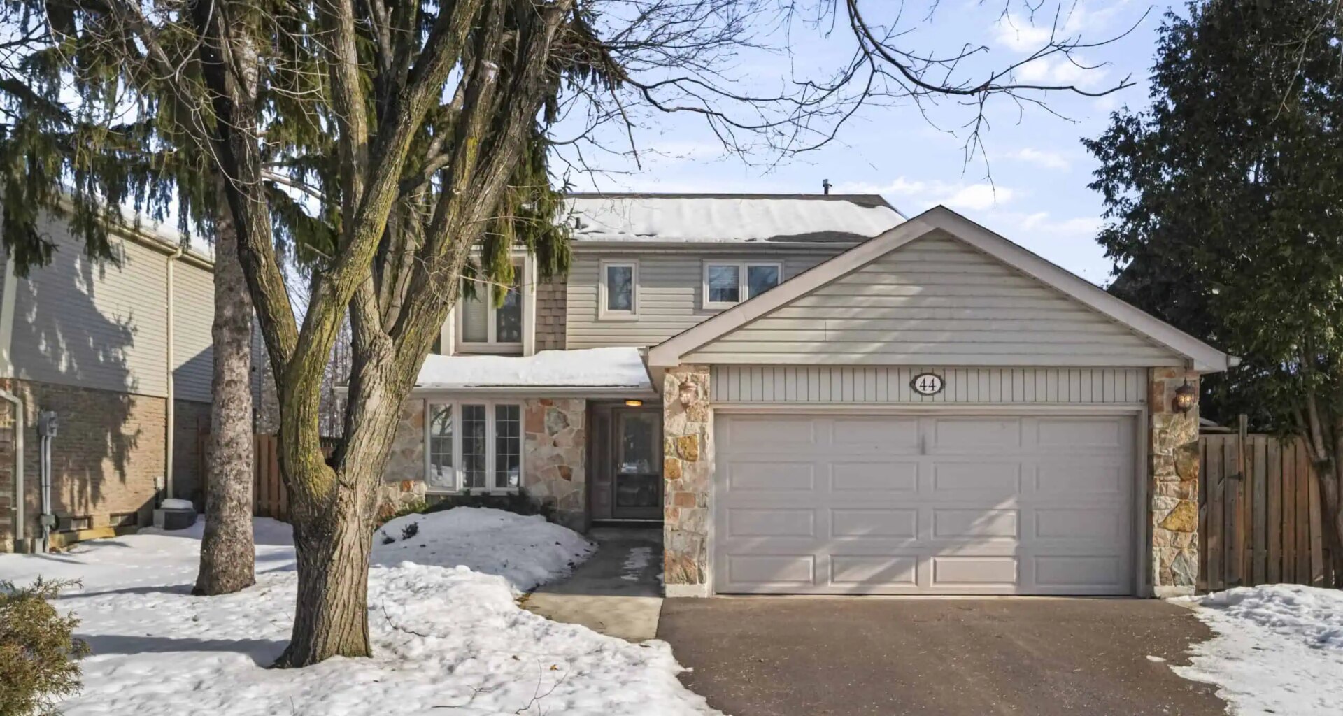 House of the week: 4+1 bedroom home with wood-burning fireplaces in Brampton