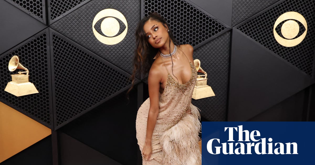 Grammys red carpet 2026: Chappell Roan, Sabrina Carpenter, Huntrix and more – in pictures - The Guardian