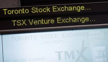 Canada, U.S. markets move in opposite directions amid sell-off in precious metals - CTV News