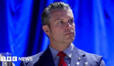 US threatens Anthropic with deadline in dispute on AI safeguards - BBC