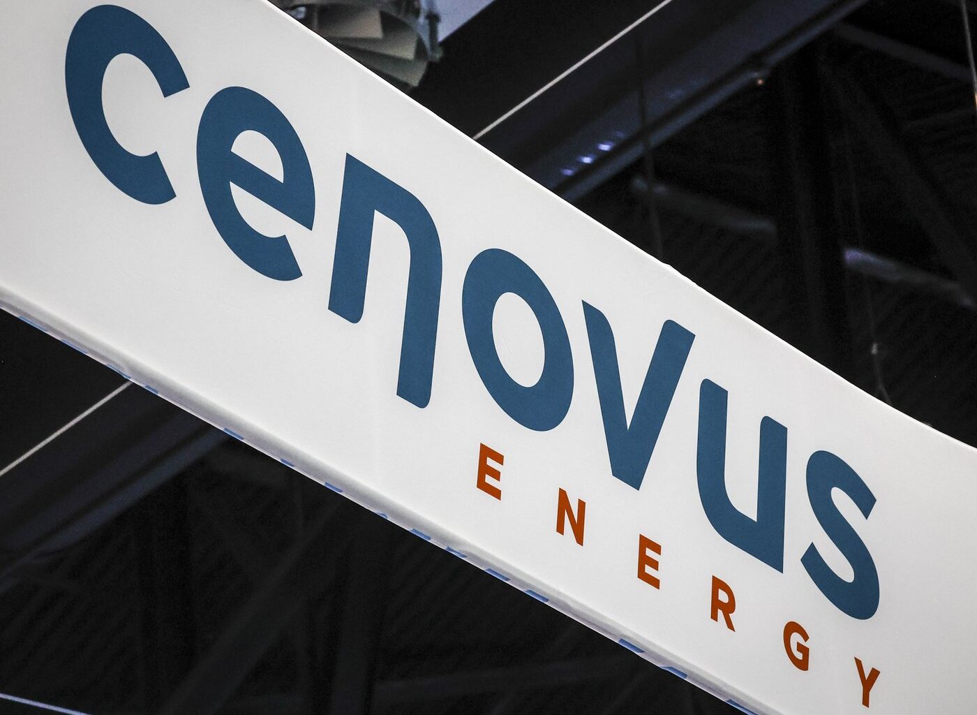 Worker dead after pipe rolls off truck at Alberta oilsands site