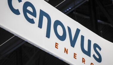 Worker dead after pipe rolls off truck at Alberta oilsands site